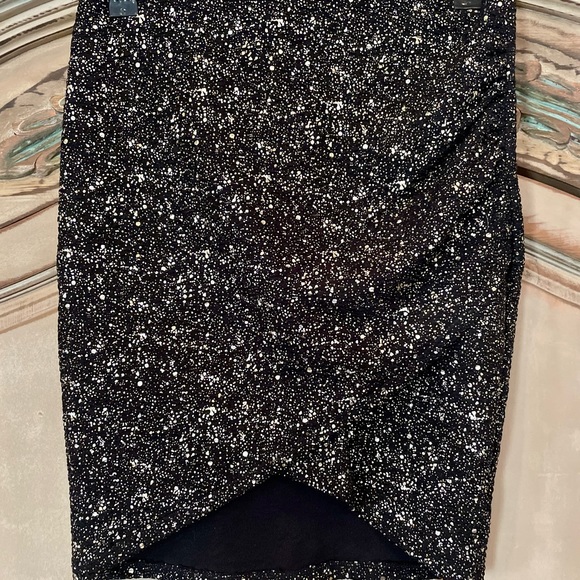 Windsor Black and Gold Skirt Size Small Glitter Bling Ruched Side Super Soft - Picture 5 of 10
